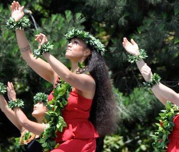Traditional Polynesian dancers